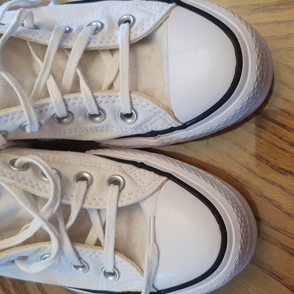 Women's Converse sneakers size 7 - Picture 7 of 7